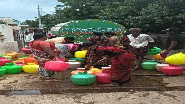 ట్యాంకర్లతో నీటి సరఫరా