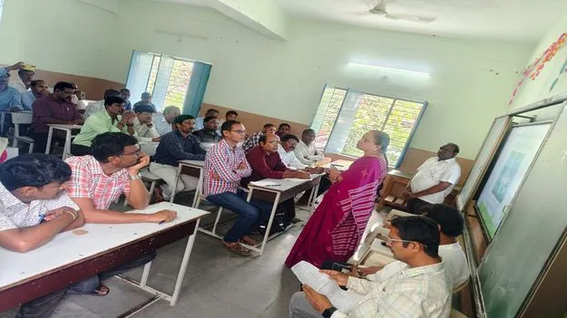 పాఠశాలల పరిసరాలు పరిశుభ్రంగా ఉండాలి