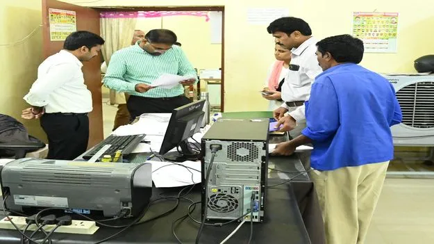 ఇందిరమ్మ ఇండ్ల నిర్మాణాలను వెంటనే ప్రారంభించాలి 