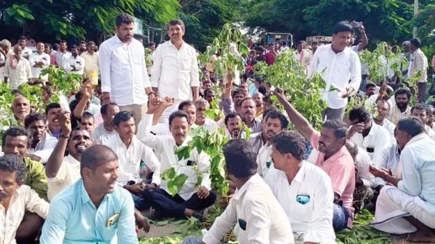 ఆగ్రహించిన సీడ్‌పత్తి రైతులు
