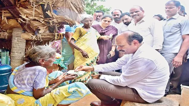 92 శాతం పింఛన్లు పంపిణీ