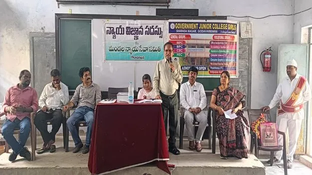 విద్యార్థులు న్యాయవిజ్ఞానాన్ని పెంపొందించుకోవాలి 