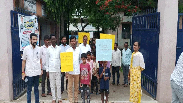 kumaram bheem asifabad- విద్యార్థులు చదువుపై దృష్టి సారించాలి