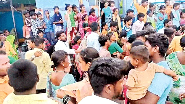 పెళ్లి బృందంపై వైసీపీ శ్రేణుల దాడి 