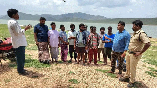 అక్రమంగా చేపల వేట నిర్వహిస్తే చర్యలు