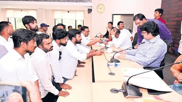 ‘ప్రజావాణి’ దరఖాస్తులను పరిష్కరించాలి