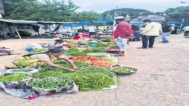వీధి వ్యాపారులకు చేయూత