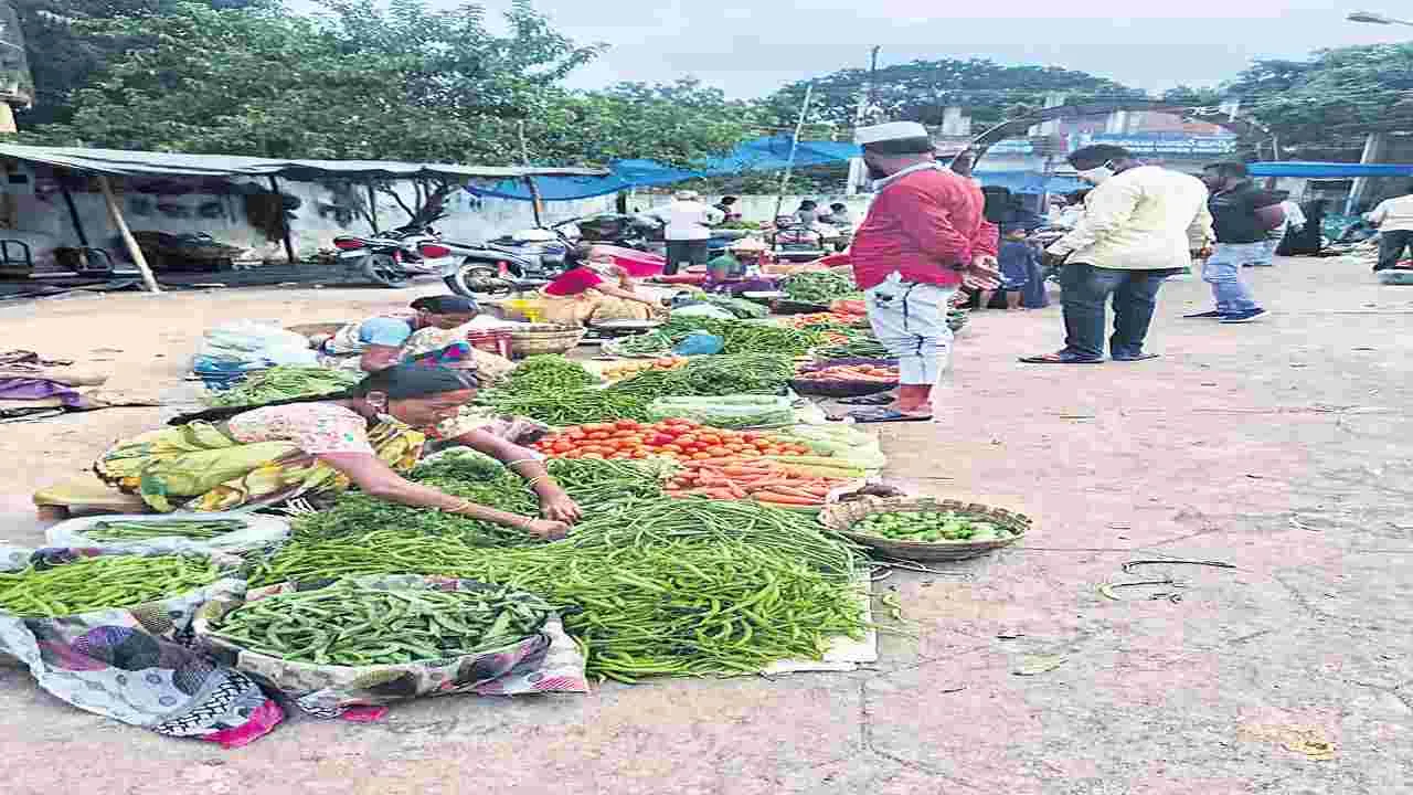 వీధి వ్యాపారులకు చేయూత