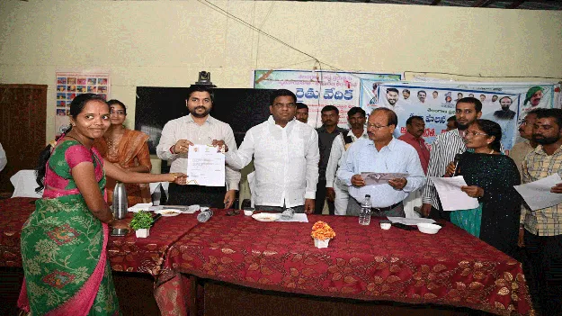 kumaram bheem asifabad- సంక్షేమ పథకాలకు రేషన్‌కార్డులే ప్రామాణికం