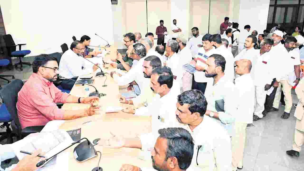 ‘ప్రజావాణి’ దరఖాస్తులను సత్వరం పరిష్కరించాలి