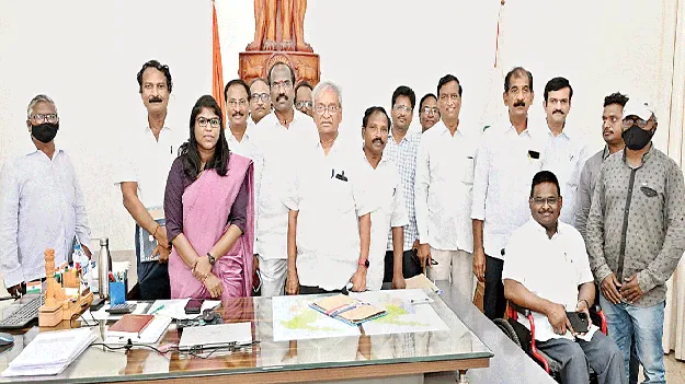 రెడ్‌క్రాస్‌ సేవలు విస్తృతం చేయాలి : కలెక్టర్‌ వెట్రిసెల్వి