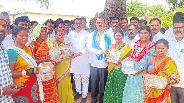 అర్హులందరికీ సంక్షేమ పథకాలు 