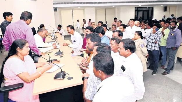 ‘ప్రజావాణి’ దరఖాస్తులను పరిష్కరించాలి