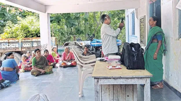 పింఛన్దారులకు కష్టాలు