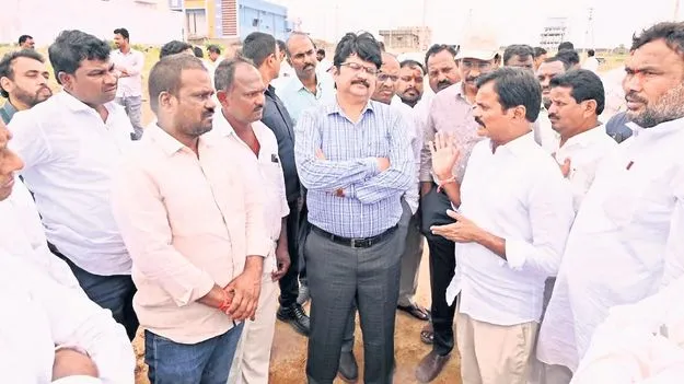 మౌలిక వసతులు కల్పించాలి 