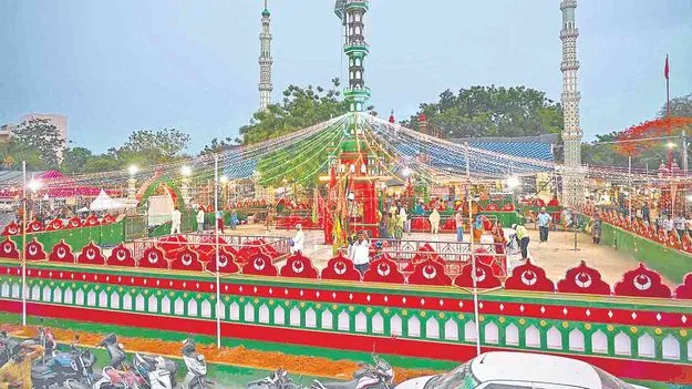 మత సామరస్యానికి ప్రతీక
