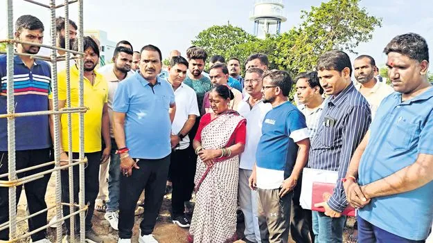 ఇందిరమ్మ ఇళ్లను త్వరగా పూర్తిచేయాలి