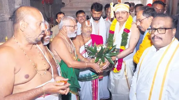 యాదగిరిక్షేత్రాన్ని దర్శించడం  పూర్వజన్మ సుకృతం 