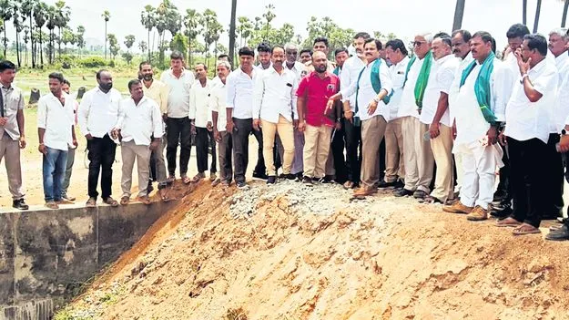 బీఆర్‌ఎస్‌ హయాంలో కాల్వలపై నిర్లక్ష్యం
