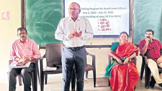 ఓటింగ్‌ నమోదు శాతం పెంచాలి 