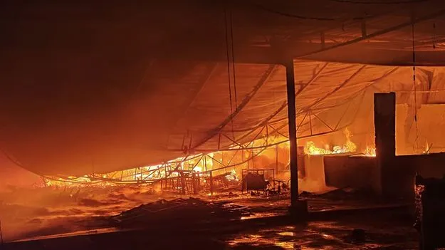 ఫర్నిచర్‌ షాపు దగ్ధం