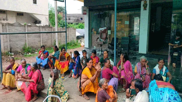 kumaram bheem asifabad-పెన్షన్ల కోసం పడిగాపులు
