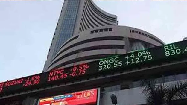 Stock Market Today: మార్కెట్లో ఆద్యంతం ఊగిసలాటలే