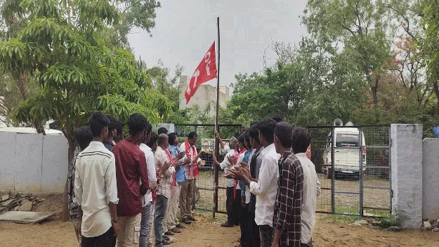 టెక్స్‌టైల్‌ పార్కు అభివృద్ధికి నిధులు కేటాయించాలి