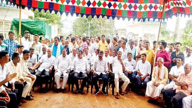 తొలగించిన కార్మికులను విధుల్లోకి తీసుకోవాలి