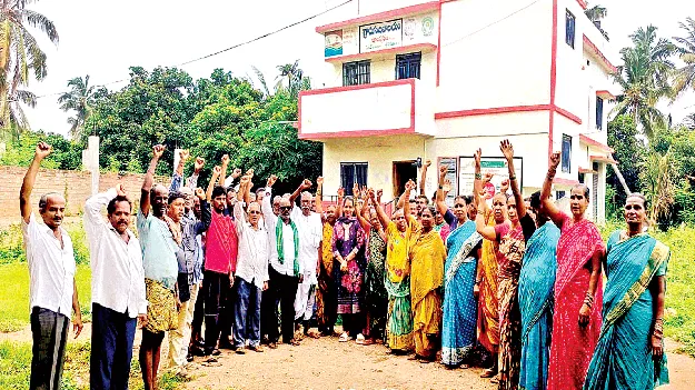   ఎయిర్‌పోర్టుకు వ్యతిరేకంగా నిరసన