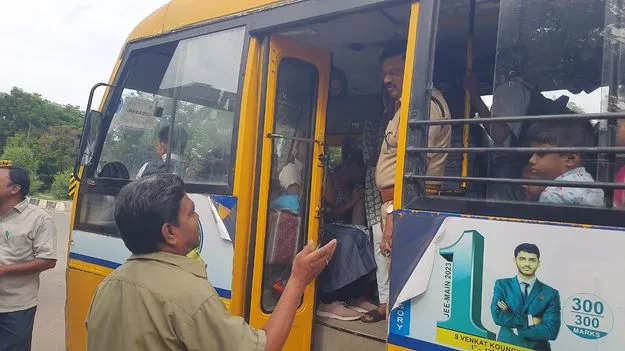   స్కూల్‌ బస్సులపై స్పెషల్‌ డ్రైవ్‌