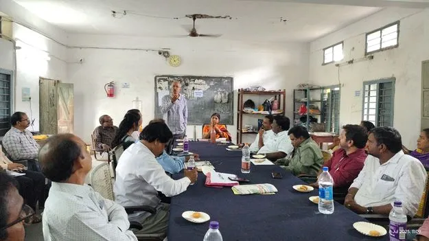 విద్యార్థులకు అర్థమయ్యేలా పాఠ్యాంశాలను బోధించాలి