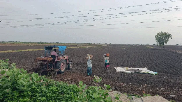 వరుణుడి కోసం రైతన్న చూపు