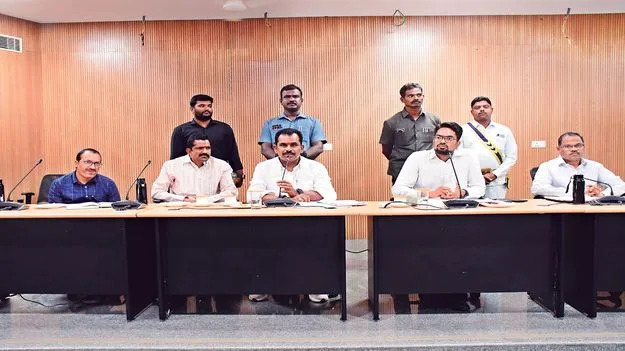 రహదారుల విస్తరణకు సహకరించాలి