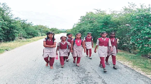 చదువు కోసం నడవాల్సిందే..