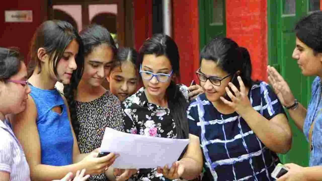 Junior Colleges: ప్రభుత్వ కాలేజీల్లో నత్తనడకన ఇంటర్‌ అడ్మిషన్లు!