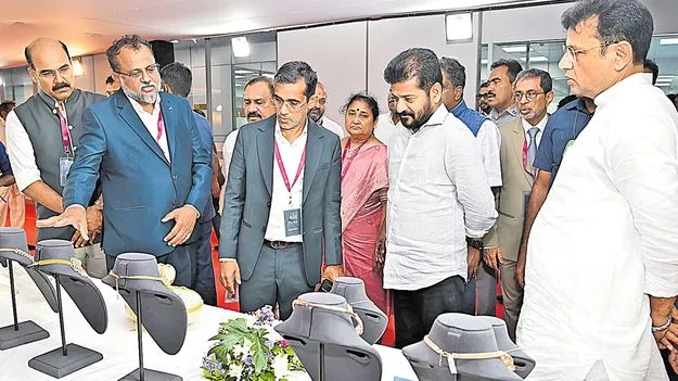 CM Revanth Reddy: ప్రపంచ వ్యాపార కేంద్రంగా హైదరాబాద్‌!