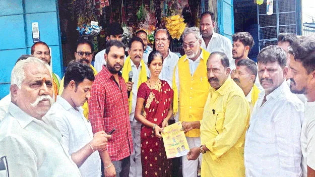 పేదలకు వైద్యం అందుబాటులో ఉండాలి