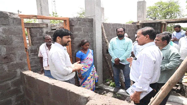 kumaram bheem asifabad- ఇందిరమ్మ ఇళ్ల పనులు వేగవంతం చేయాలి