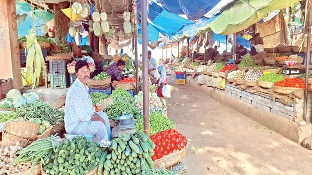 కొనలేం.. తినలేం..!