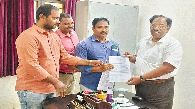 కాంట్రాక్ట్‌ ఫ్యాకల్టీగా గుర్తించాలి