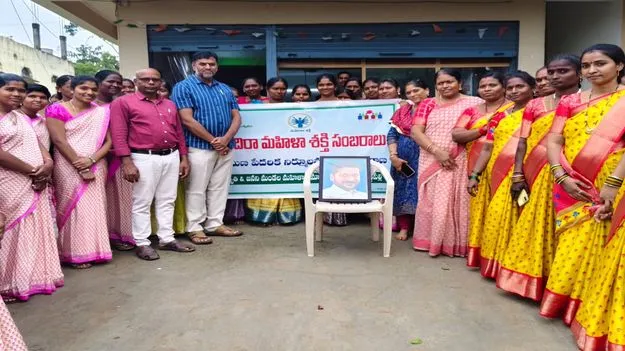 మహిళలు అన్ని రంగాల్లో రాణించాలి 