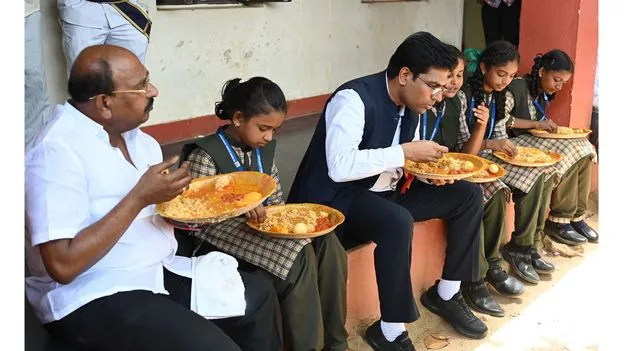 విద్యార్థుల్లో నైపుణ్యాన్ని గుర్తించండి: కలెక్టర్‌