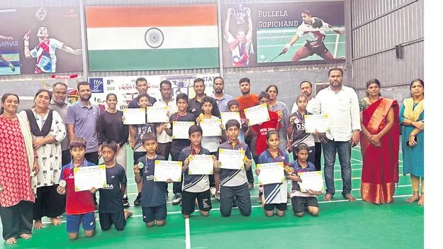 రాష్ట్రస్థాయి బ్యాడ్మింటన్‌ పోటీలకు ఎంపిక 