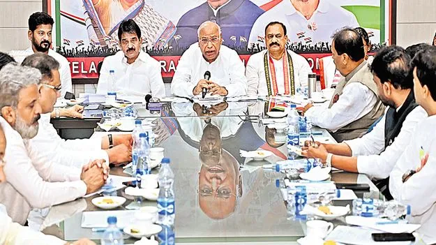 Mallikarjun Kharge: గ్రూపులు కడతామంటే.. భయపడం!