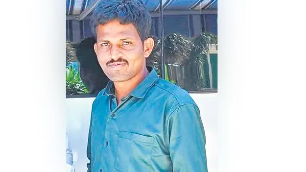  Fake e-stamps: కంప్యూటర్‌ ఆపరేటర్ కోట్లు కొల్లగొట్టాడు