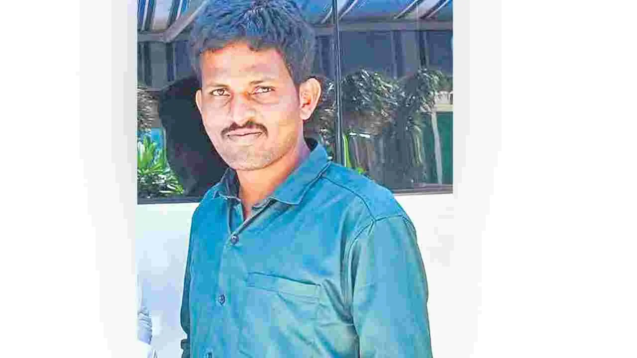  Fake e-stamps: కంప్యూటర్‌ ఆపరేటర్ కోట్లు కొల్లగొట్టాడు