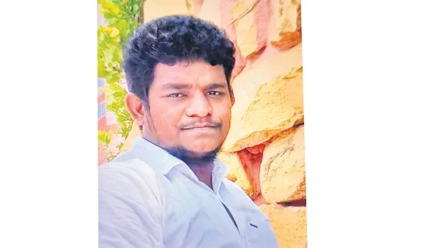 Man Brutally Murdered: కారుతో ఢీకొట్టి కత్తులతో మెడ నరికి