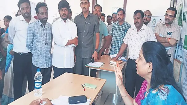 డబ్బులు వసూలు చేస్తే.. సస్పెండ్‌ చేస్తా