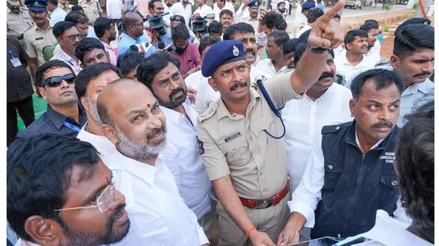 టెక్నాలజీ వినియోగంలో మనమే టాప్‌